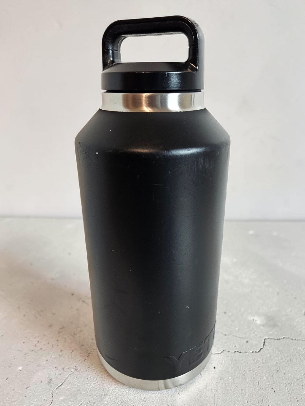 YETI Rambler 64oz Bottle Chug Cap Vacuum Insulated Stainless Steel Black